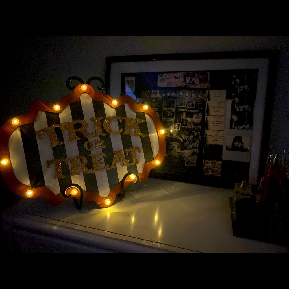 SOLD! Ghoulish Carnivale Lighted Halloween Decor 🎃👻🎩